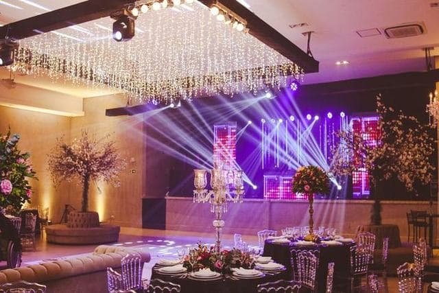 Elegant dinner arrangement with soft lighting